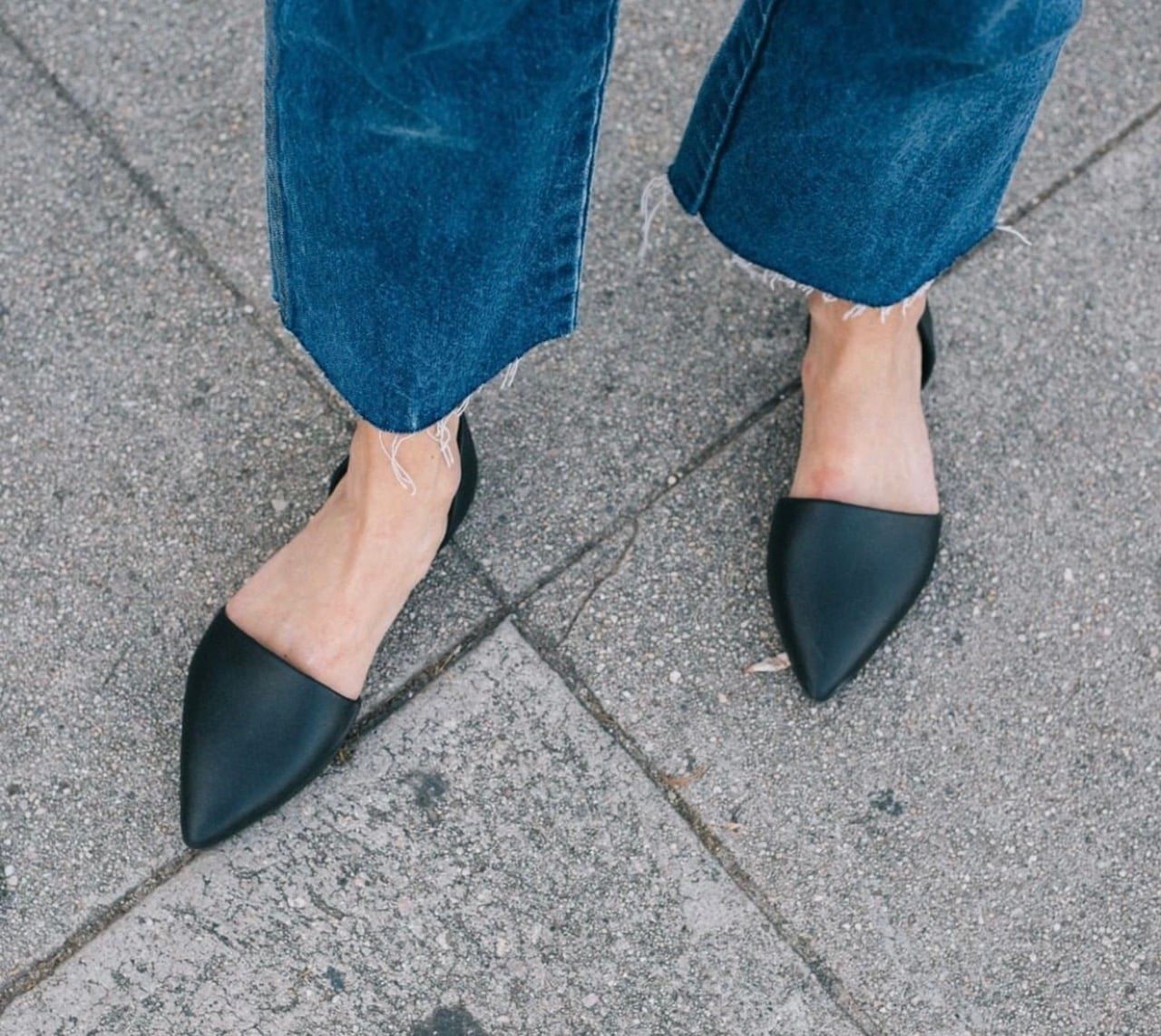 Pointed black leather mules with cropped denim