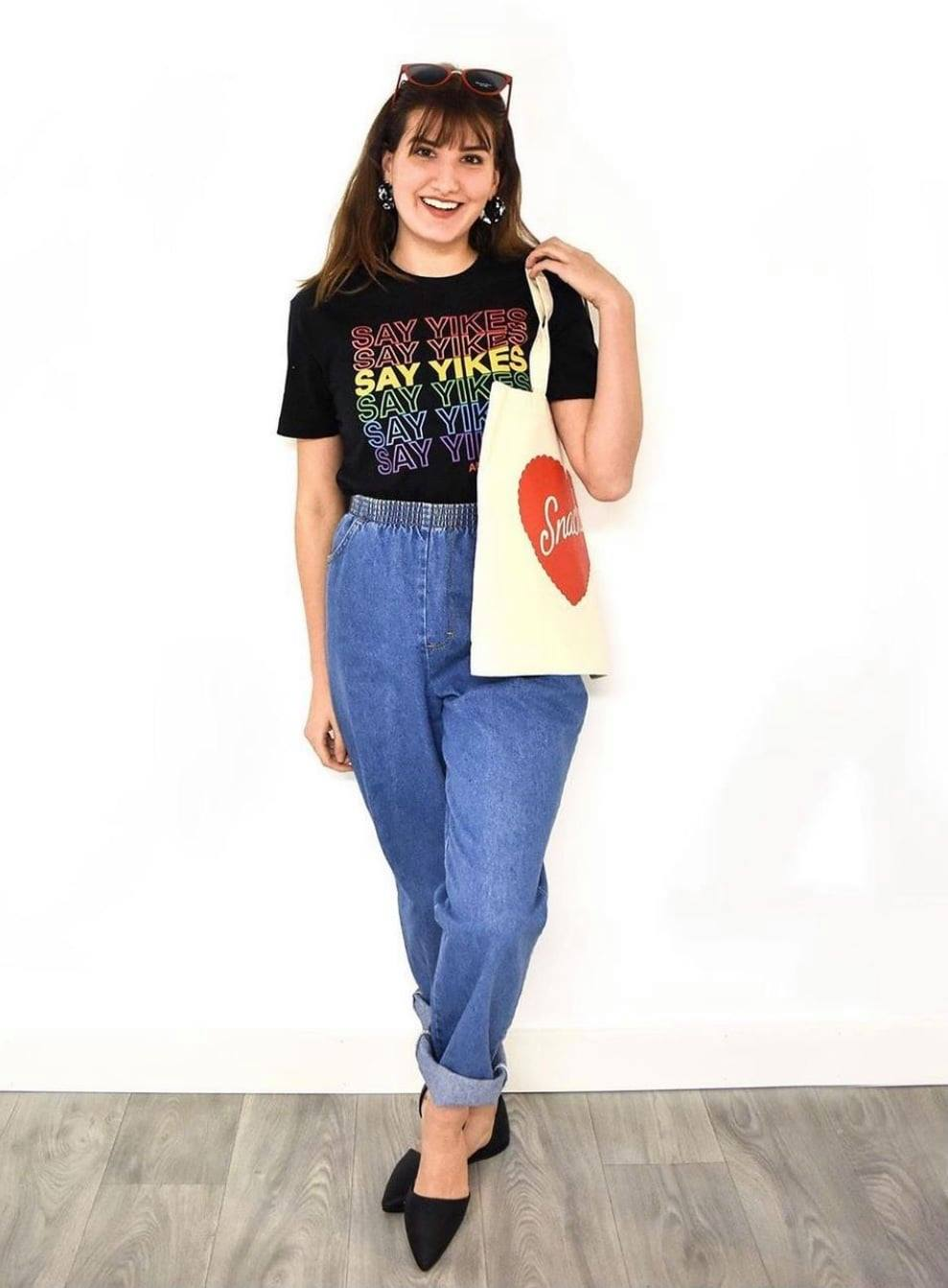 Graphic tee and Sweetheart canvas tote styled together